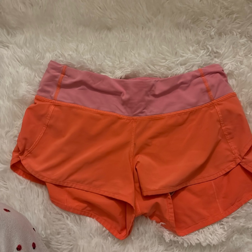 Lulu lemon speed up shots. Length 2.5. Color block pink and orange.